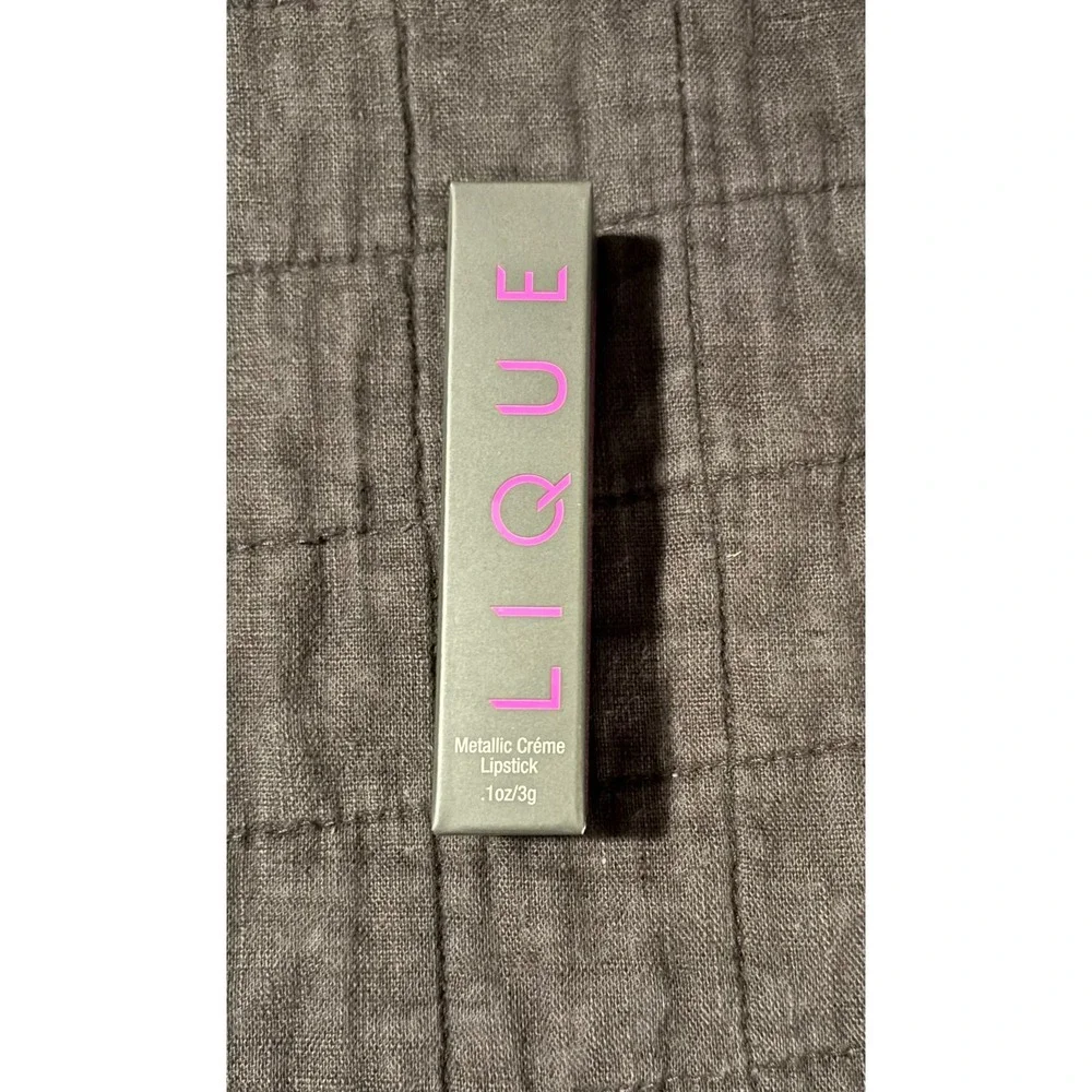 LIQUE Nightowl Metallic‎ Lipstick Plum Berry Sheer to Full Coverage